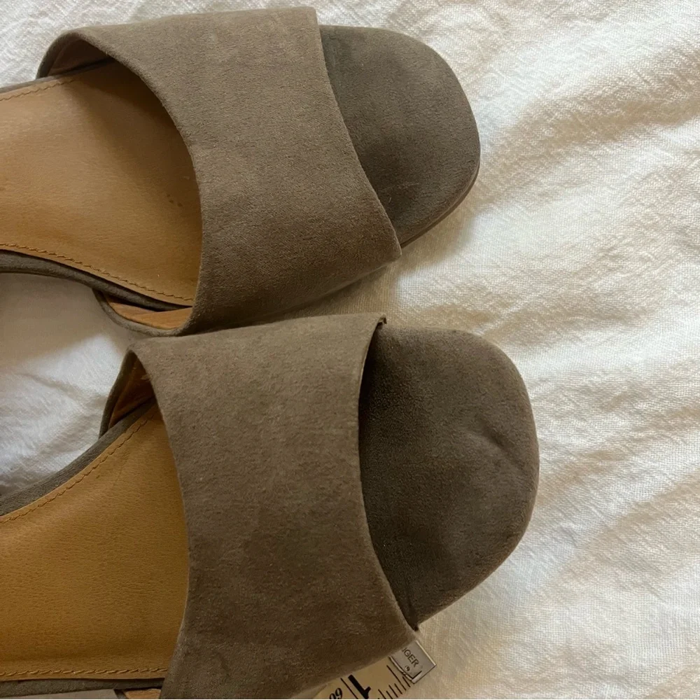 Universal Thread Faux Suede Tan Block Heels size 10